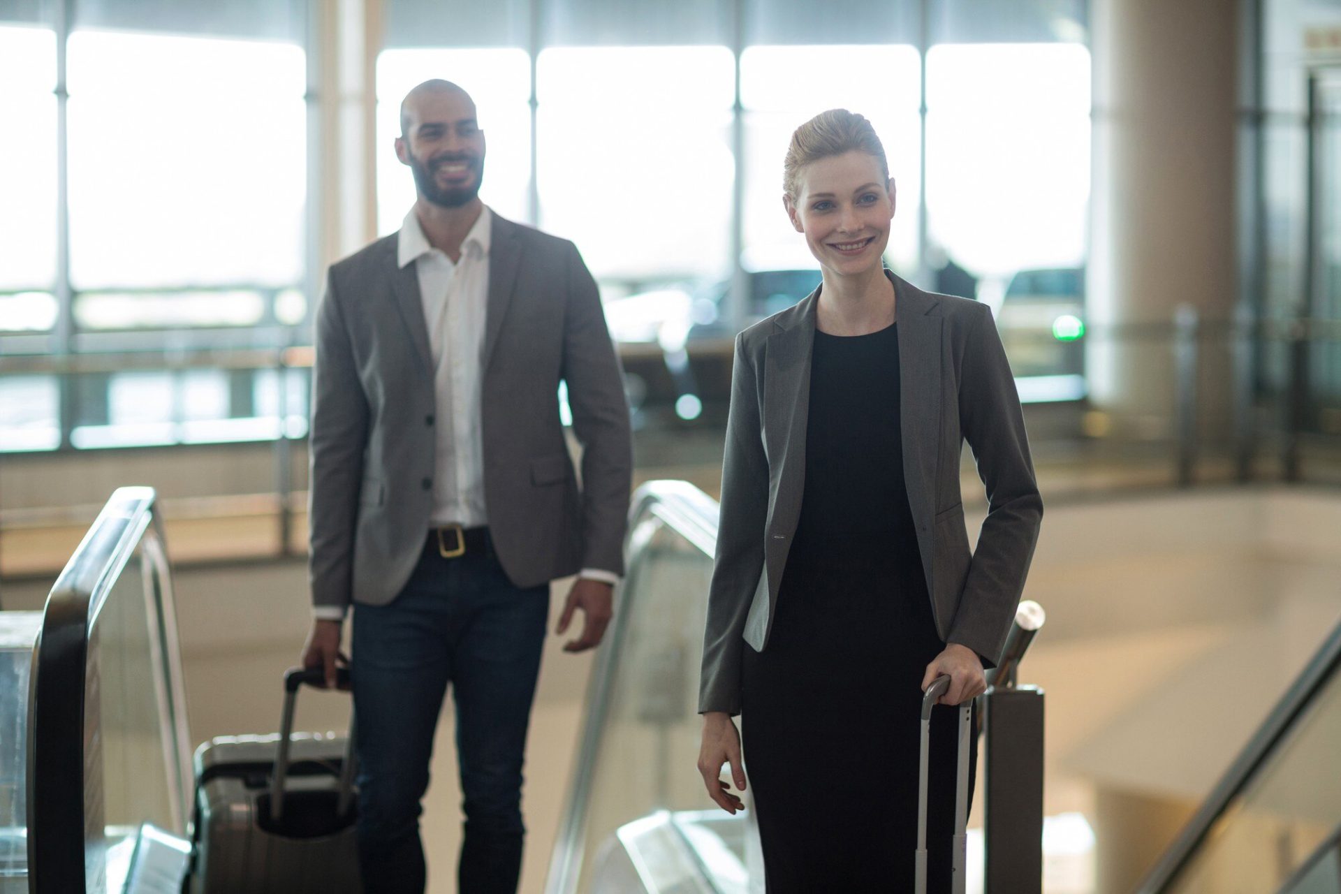 Meet & Greet vs Standard Airport Pickup: Which Is Right for You?