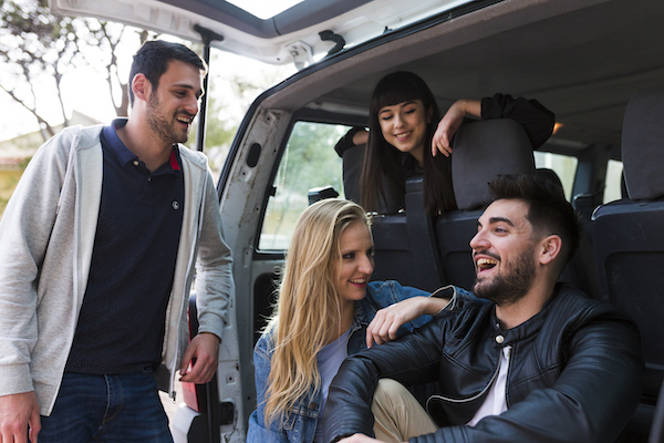 10 Reasons Why You Should Hire a Minibus for Family Vacation