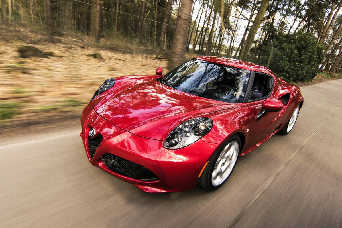 Top Tips for Renting a Sports Car for Your Next UK Trip with Airportmove