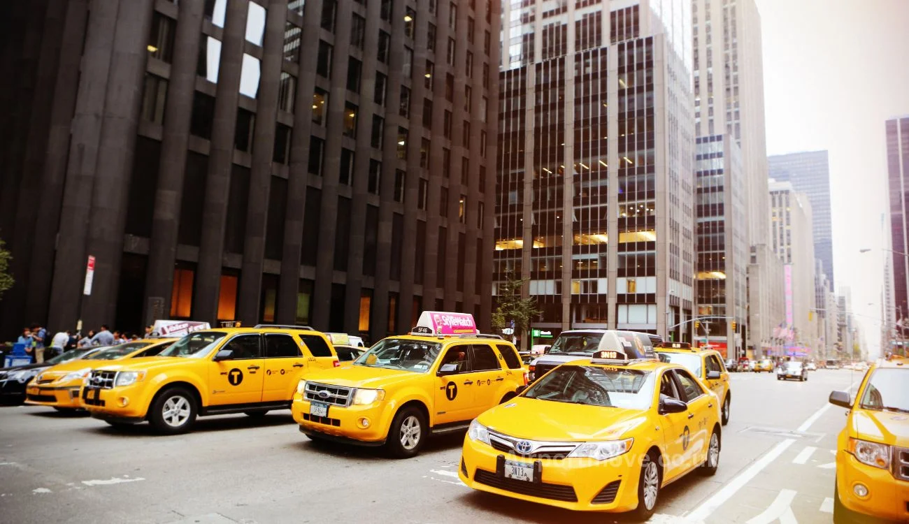 Guide to Booking Taxis: Convenience, Comfort, and Luxury at Your Fingertips